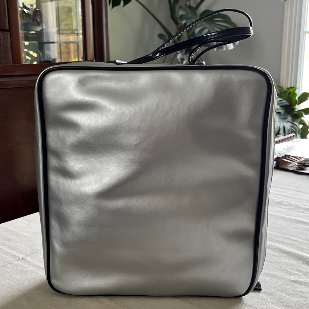 Conair Silver Portable Storage Bag Water Resistant - Picture 3 of 7